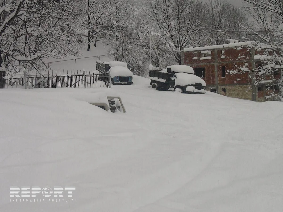 Qaxda bəzi yerlərdə qarın qalınlığı 90 sm-ə çatıb - FOTO