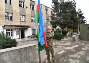 İlham Əliyev Xudafərin körpüsündə Azərbaycan bayrağını qaldırıb