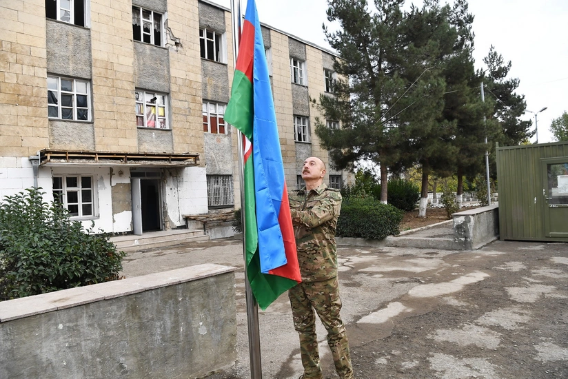 Ilham Aliyev raises Azerbaijani flag on Khudaferin Bridge