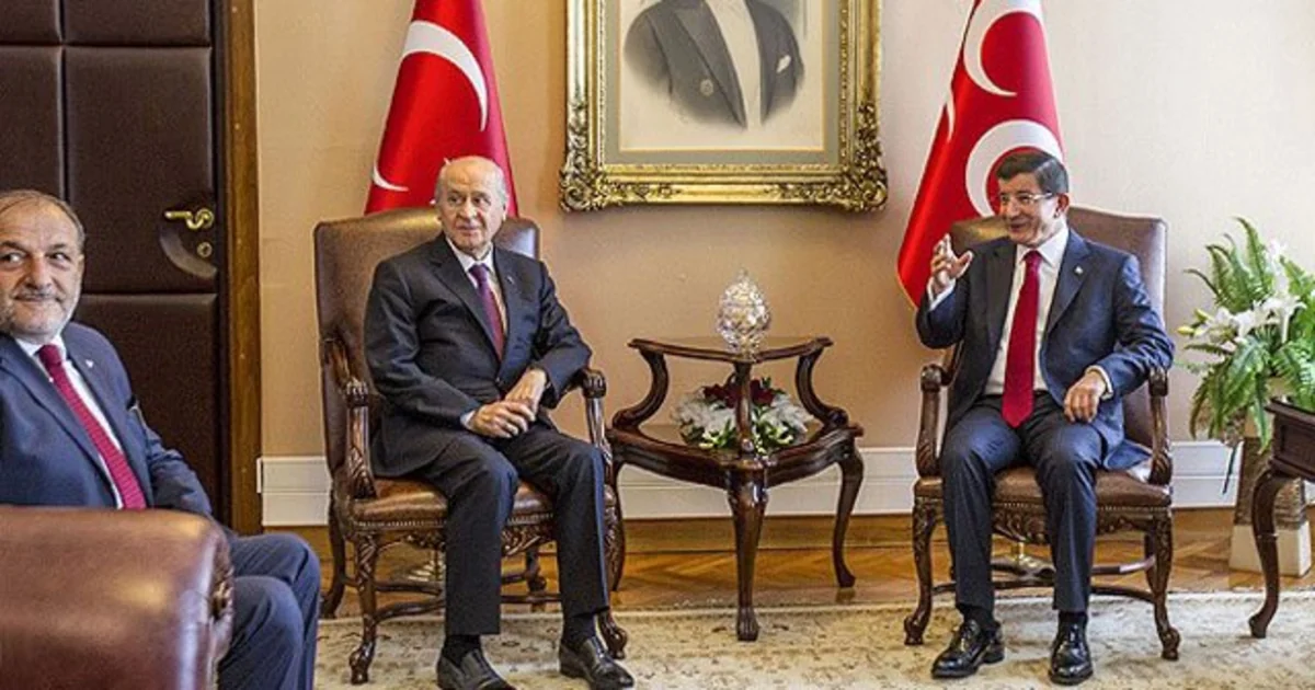 ​Əhməd Davudoğlu MHP lideri Dövlət Bağçalı ilə koalisiya hökumətinin qurulmasını müzakirə edib