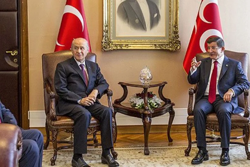 ​Əhməd Davudoğlu MHP lideri Dövlət Bağçalı ilə koalisiya hökumətinin qurulmasını müzakirə edib