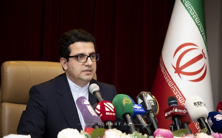 Iran, Azerbaijan intend to broaden co-op in bus, tractor manufacturing