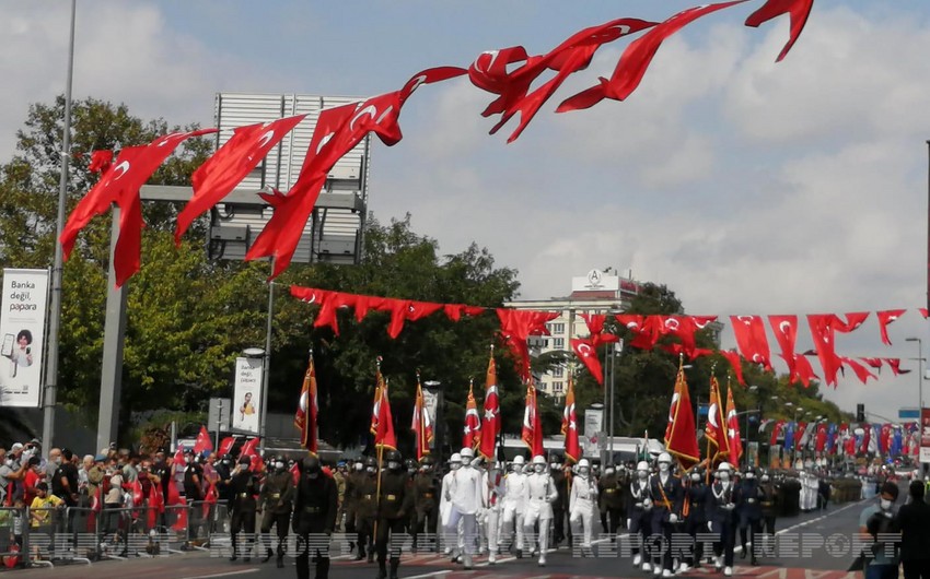 İstanbulda Zəfər bayramı təntənəli surətdə qeyd olunub