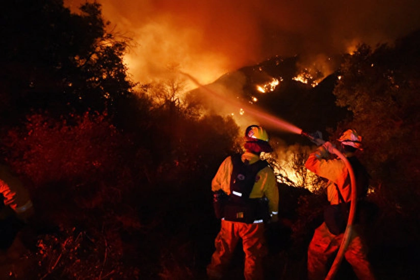 ABŞ-da 150 nəfər güclü meşə yanğınının baş verdiyi ərazidə qalıb