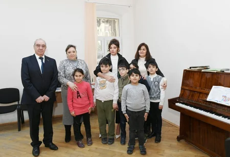 Bakıdakı 268 nömrəli xüsusi məktəbin şagirdlərinə Heydər Əliyev Fondunun hədiyyələri təqdim edilib