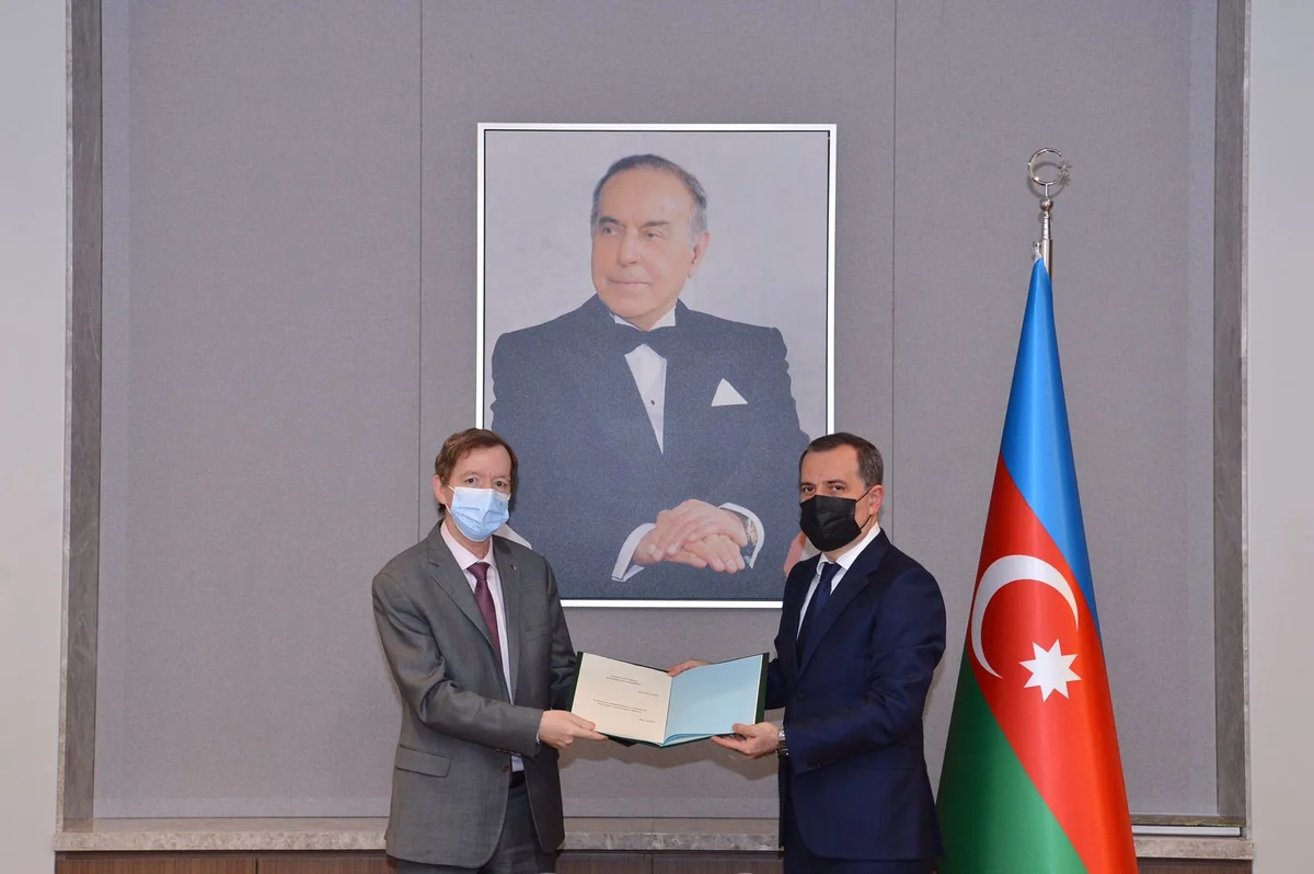 Ceyhun Bayramov Əlcəzairin Azərbaycandakı yeni səfiri ilə görüşüb