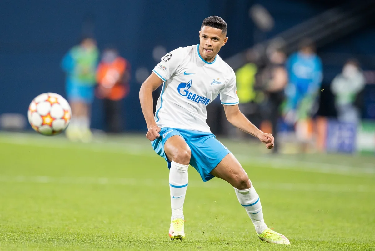 “Zenit”in braziliyalı futbolçusu “Neftçi” ilə oyun üçün kömək istəyib