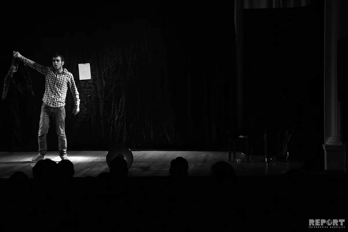 Əlilliyi olan gənclərin ilk teatr tamaşası - FOTOREPORTAJ