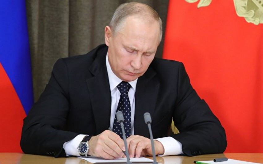 Путин присвоил звание командующему Каспийской флотилией