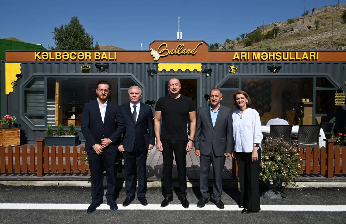 Prezident “Balland-Kəlbəcər balı, arı və arıçılıq məhsulları mağazası”nın açılışında iştirak edib - YENİLƏNİB