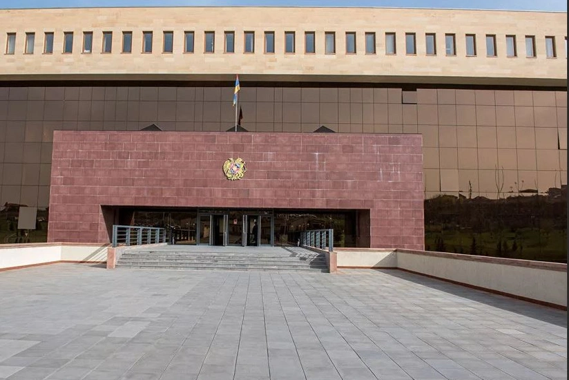 Ermənistanın Müdafiə Nazirliyi: Ordunu siyasi proseslərə cəlb etməyin
