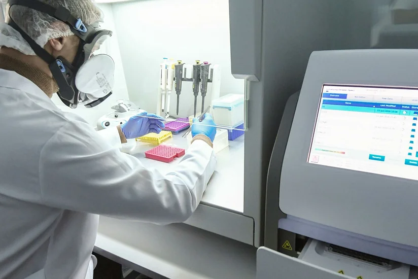 Британская вакцина способствовала выработке антител к коронавирусу у пожилых