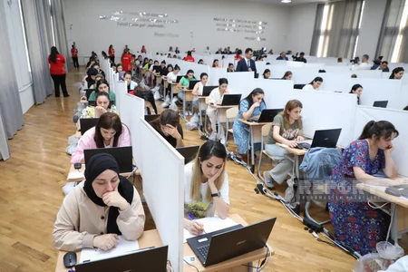 İctimaiyyət nümayəndələri müəllimlərin işə qəbulu üzrə imtahanları izləyiblər