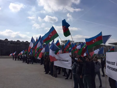 Parisdə Azərbaycan Prezidenti İlham Əliyevə dəstək aksiyası keçirilib