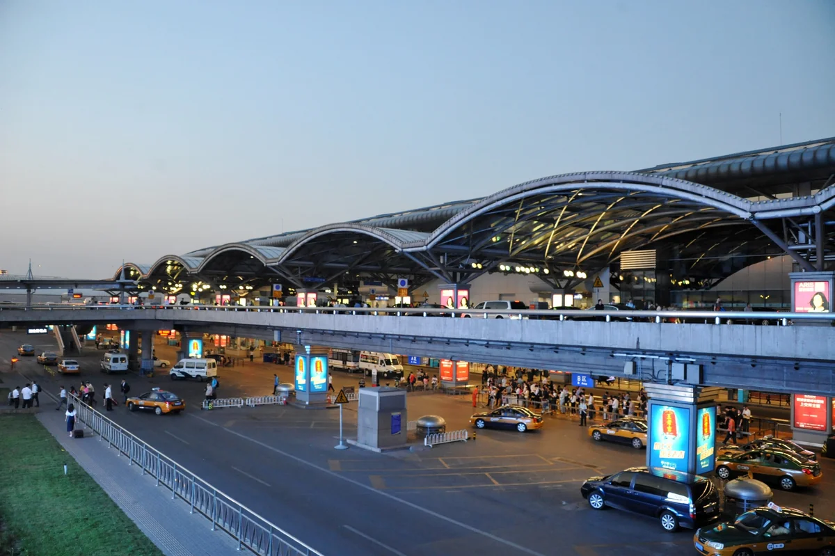 Beijing airports cancel 600 flights due to heavy rains