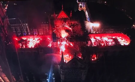 Fransada Paris Notr-Dam кilsəsi yanıb - FOTO - VİDEO