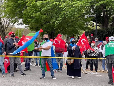 Vaşinqtonda azərbaycanlılar və türklər Baydenə etiraz aksiyası keçiriblər - YENİLƏNİB