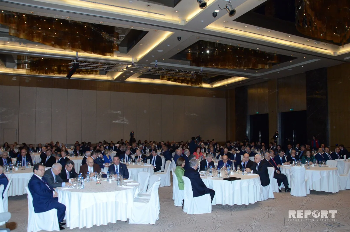 Yeni Azərbaycan Partiyası Yeni hədəflər naminə adlı konfrans keçirib