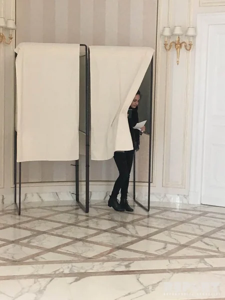 Azərbaycanın Fransadakı səfirliyində səsverməyə start verilib
