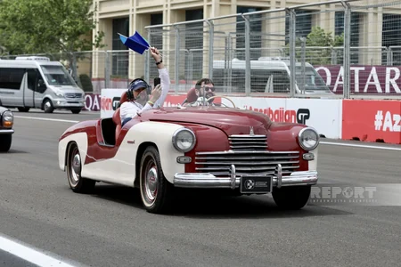 “Formula 1”: Azərbaycan Qran-prisi ərəfəsində klassik avtomobillərin paradı olub - FOTOREPORTAJ