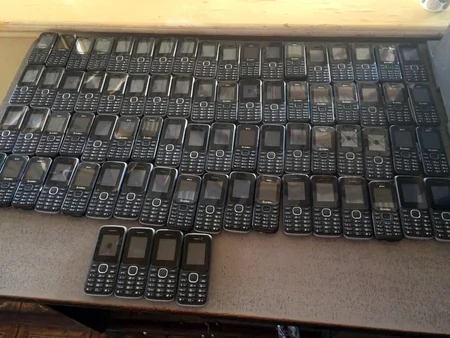 Azərbaycan gömrükçüləri külli miqdarda mobil telefon və aksesuar aşkar ediblər