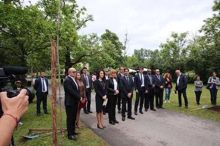 AXC-nin 100 illiyi çərçivəsində Sofiyada ağacəkmə kampaniyası keçirilib - FOTO
