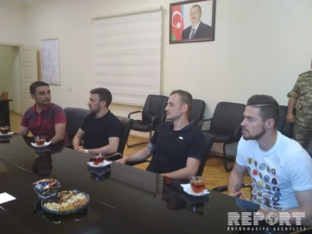 Футболисты Карабаха встретились с военнослужащими в Карабахском регионе