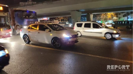Bakıda sərnişin avtobusu minik avtomobili ilə toqquşub - FOTO