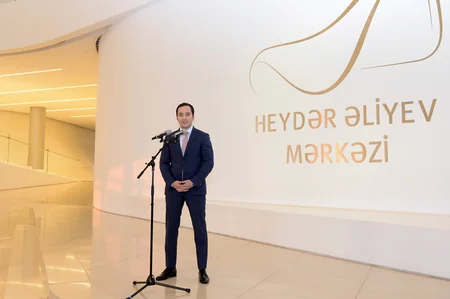 Heydər Əliyev Mərkəzində bəhreynli rəssamın “İlk qığılcım” adlı sərgisi açılıb