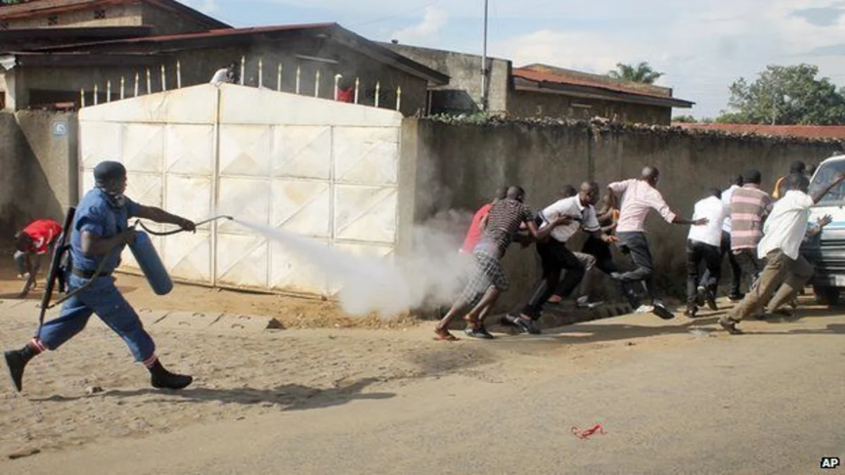 Burundi police battle anti-Pierre Nkurunziza protesters