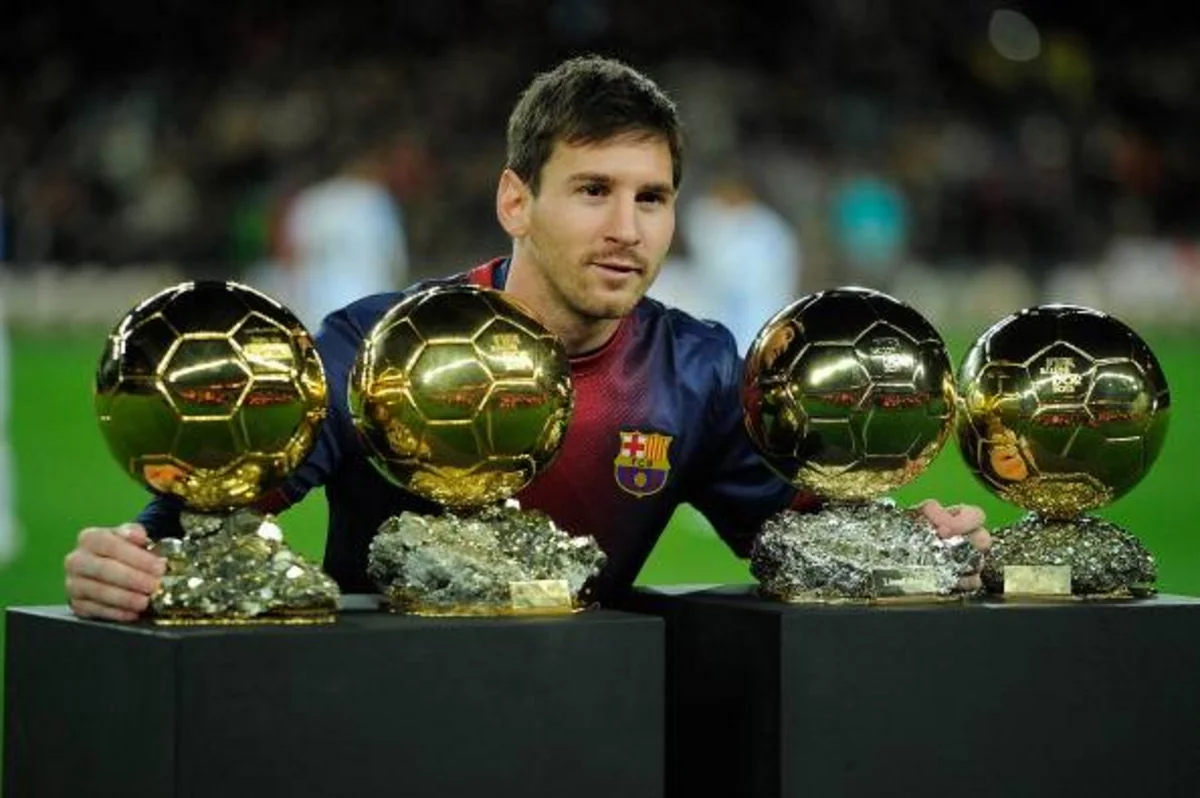 Клуб Манчестер Сити готовится предложить Леонелю Месси 255 млн. евро