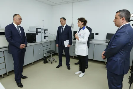 Qida Təhlükəsizliyi Agentliyinin sədri laboratoriyanın şəraiti ilə tanış olub