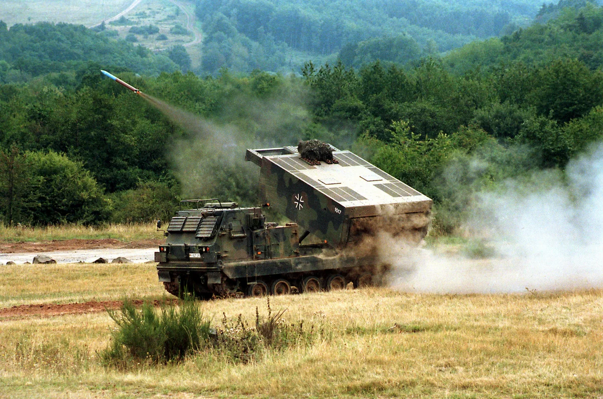 Germany to give Ukraine additional PzH2000 howitzers, MARS II MLRS