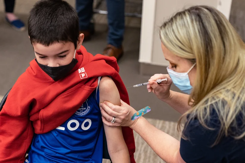В Италии рекомендовали вакцинировать от коронавируса детей 5-11 лет