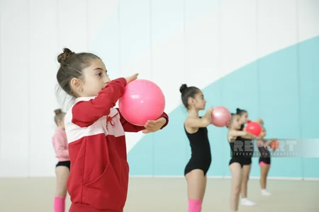 Bölgə gimnastlarının Milli Gimnastika Arenasında məşqləri davam edir