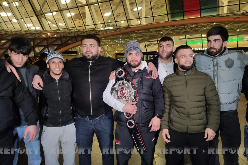 Moskvada çempion kəmərini qoruyan Nəriman Abbasov Vətənə qayıtdı - VİDEO - YENİLƏNİB