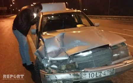 Hava limanı yolunda iki maşın toqquşub - VİDEO