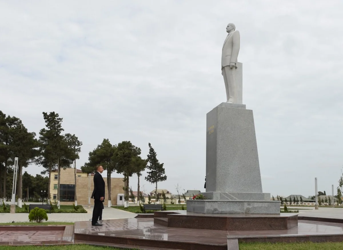 Prezident İlham Əliyev Neftçala rayonuna səfərə gedib