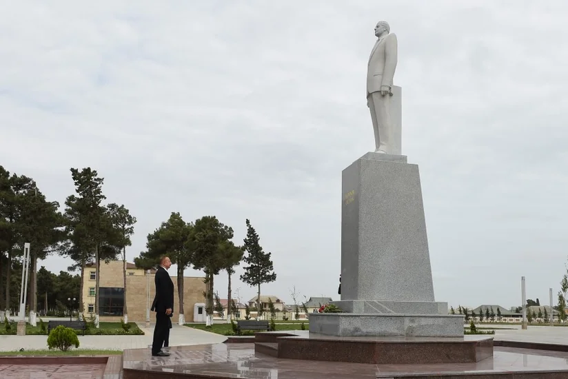 Prezident İlham Əliyev Neftçala rayonuna səfərə gedib