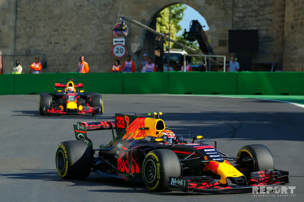 Formula 1 üzrə Azərbaycan Qran Prisinin ikinci sərbəst yürüşü maraqlı anlarla yadda qalıb - FOTOREPORTAJ
