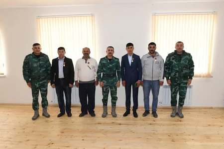 Elchin Guliyev checks combat activity of checkpoints on the border with Armenia
