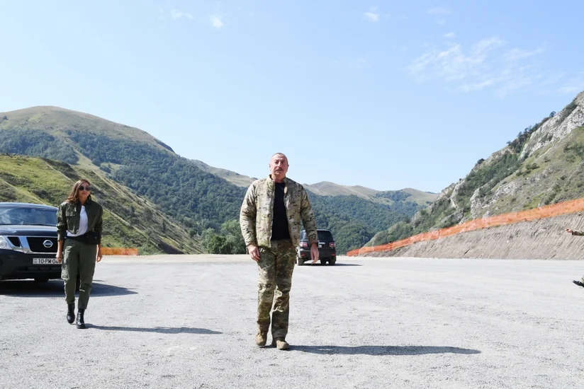 Prezident: Kəlbəcər və Laçın rayonlarında hərbi əhəmiyyətli yolların çəkilişi davam etdiriləcək