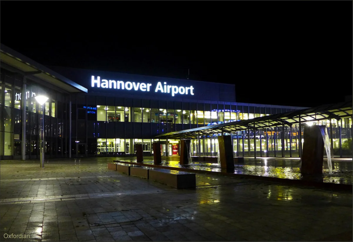 Almaniyanın Hannover aeroportu partlayıcı maddə ilə əlaqədar bağlanıb