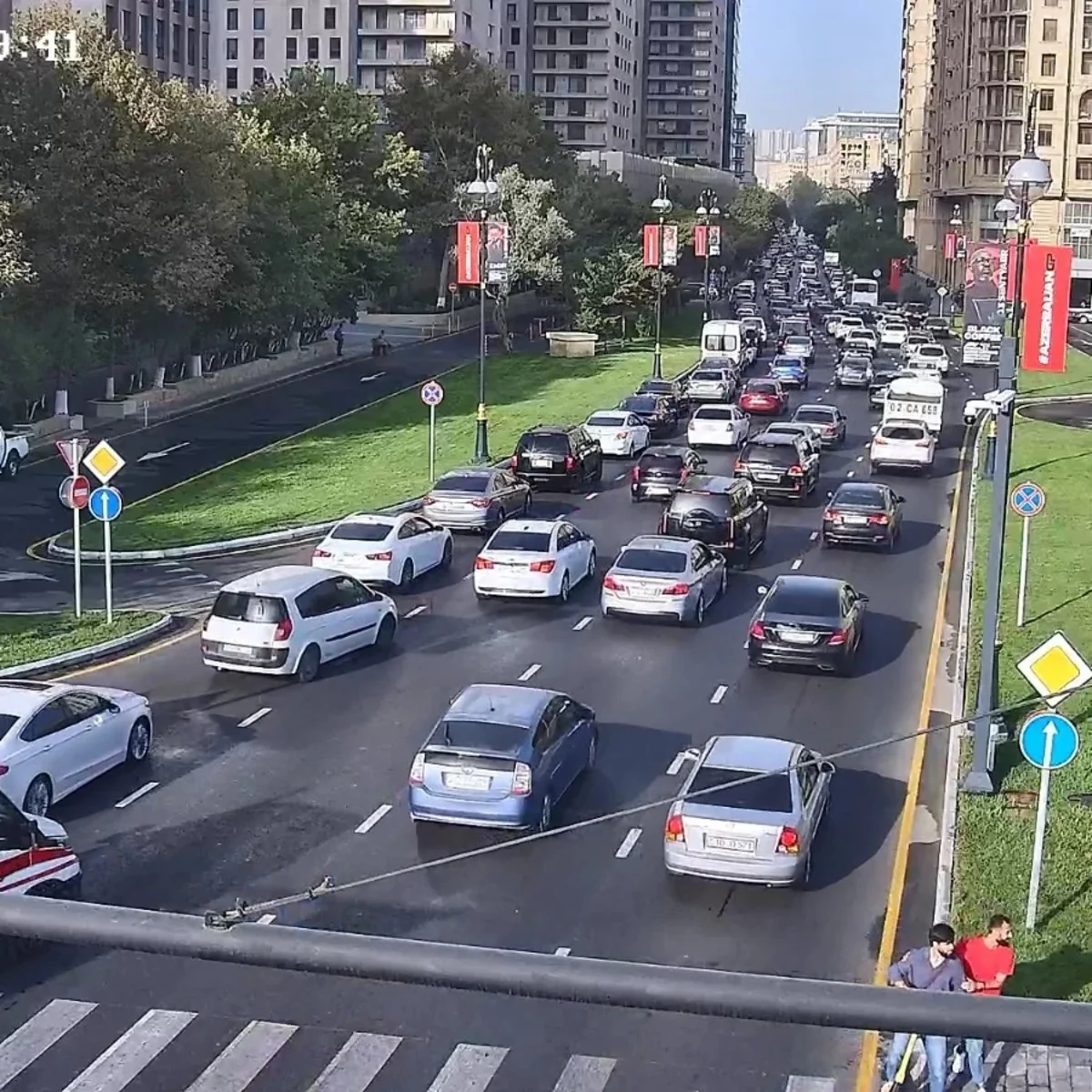 Bakının bir sıra yollarında tıxac yaranıb