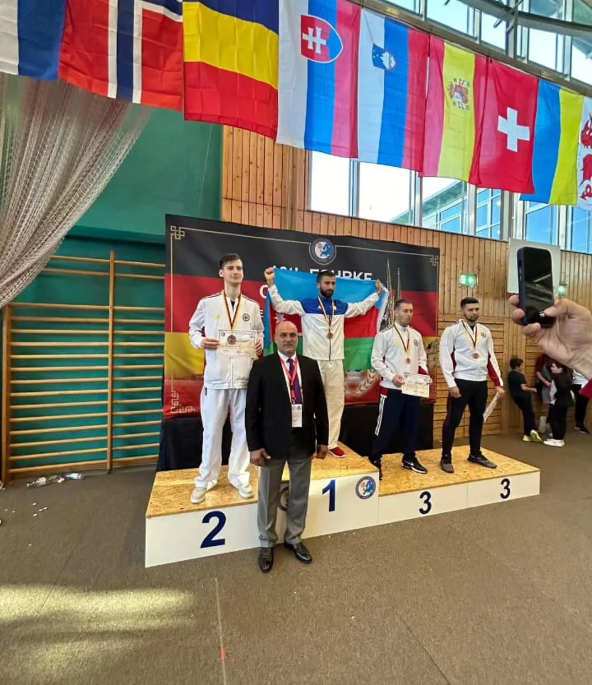 Azərbaycan karateçiləri Avropa çempionatında üç medal qazanıblar