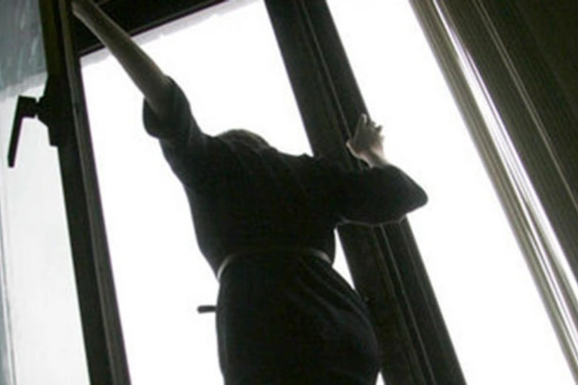 ​Bakıda qadın özünü 13-cü mərtəbədən atıb