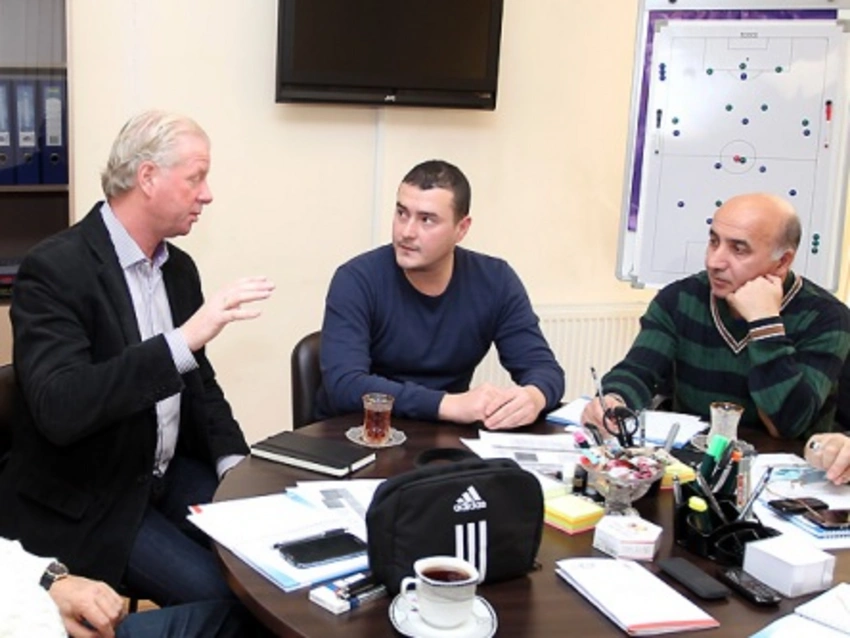Şahin Diniyev: Bir klubda baza, meydança yoxdursa, hansı uşaq futbolundan danışmaq olar?