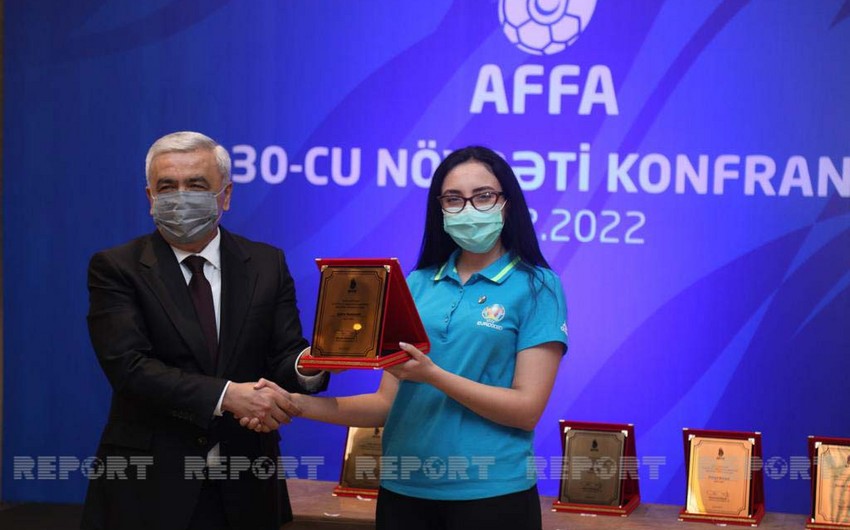  Rövnəq Abdullayev könüllüləri mükafatlandırıb