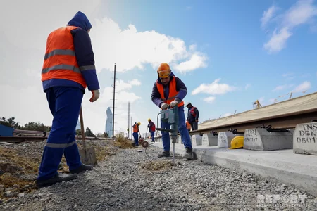 Metro qatarlarının “ev”indən - FOTOREPORTAJ