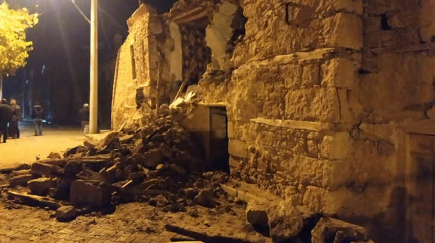 Türkiyədə zəlzələ olub,  xəsarət alanlar və dağıntılar var